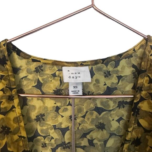 A New Day floral puff sleeve wrap top new with tag size XS - Picture 5 of 7